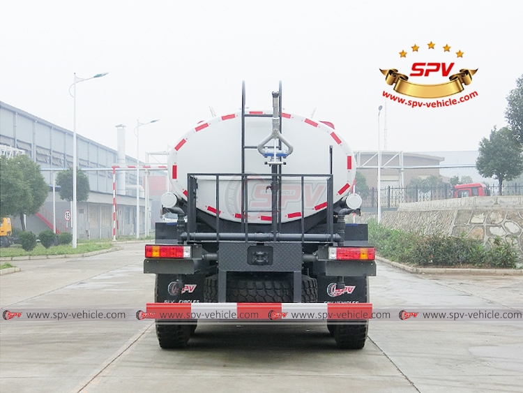 10,000 litres Off-road Water Tanker Truck Sinotruk - B